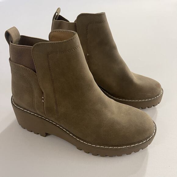 Women's Dolce Vita Rancher Ankle Chelsea Boots - Picture 1 of 8